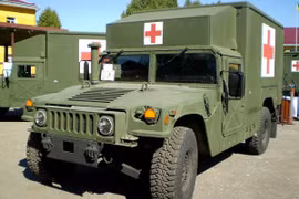 Mỹ bàn giao 40 xe Humvee cứu thương cho Ukraine