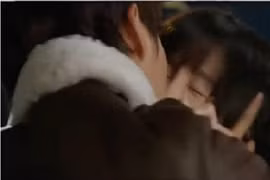 Bị bắt vì cưỡng hôn phụ nữ nơi công cộng