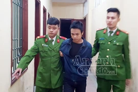 Tạm giữ vị khách gây rối khi đi taxi