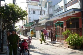 Bắt giữ 12 đối tượng ném bom xăng để đòi nợ