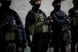 Cướp vũ trang gặp đúng đặc nhiệm đang ăn tối tại cửa hàng