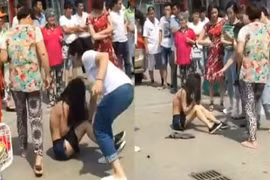 Nhóm phụ nữ Trung Quốc hung hãn đánh ghen dã man cô gái trẻ giữa phố 