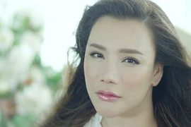 Hồ Quỳnh Hương khóc trong tuyệt vọng vì tình yêu bị chia lìa