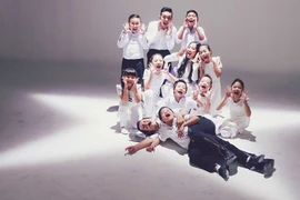 Hậu trường cực hot của đội Đoan Trang - Phan Hiển trong MV “Tự nguyện”