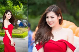 Á hậu Tú Anh trễ nải vai trần khoe vòng 1 lấp ló