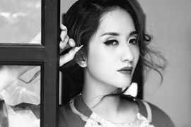 Khánh Thi đầy cảm xúc trong bộ ảnh đen trắng