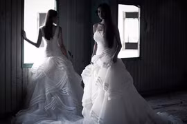 Siêu mẫu Kim Cương, Khánh Ngọc đẹp lạnh lùng cùng váy cưới