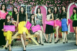 Ngắm dàn chân dài rực rỡ của siêu mẫu Hạ Vy