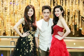 “Lên ngôi” Á vương, Hữu Vi “cặp kè” cùng 2 người đẹp