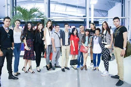 Dàn Hoa hậu và người mẫu Việt hội ngộ sân bay lên đường sang Ý