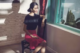 Siêu mẫu Kim Cương gợi cảm với vẻ đẹp buồn đầy tâm trạng