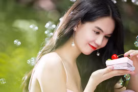 “Nữ hoàng nội y” Ngọc Trinh không hở vẫn quyến rũ