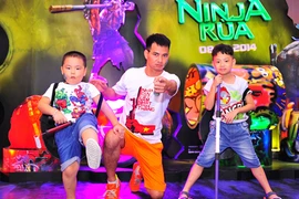 Xuân Bắc cùng hai quý tử quậy tưng bừng tại buổi ra mắt phim “Ninja rùa”