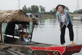 Tinna Tình tái xuất, hoá thân thành gái quê lam lũ, bị lừa tình