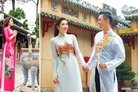 Hoa hậu Đặng Thu Thảo tình tứ bên hot boy Bảo Sơn đi lễ chùa