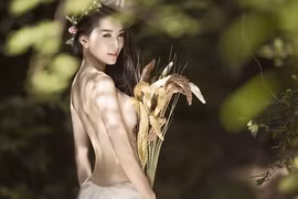 “Bỏng mắt” ngắm ảnh Lan Hương bán nude cực gợi cảm