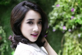 “Búp bê” Nhã Phương khoe vẻ đẹp trong sáng, thánh thiện