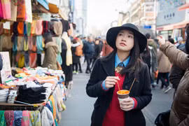 Nhã Phương “lang thang” trên đất Hàn