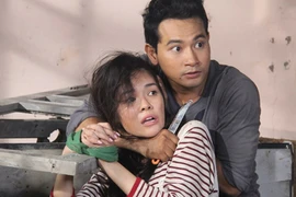 Phim "Ảo vọng": Cẩm Lynh hoảng sợ vì bị Huỳnh Đông kề dao vào cổ