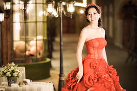 Hoa hậu Mai Phương Thuý khoe vòng 1 nóng bỏng