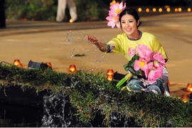Ngọc Hân toả sáng cùng Quốc hoa trong đêm bế mạc Festival Huế 2014