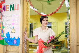 Hoa hậu Ngọc Hân thăm trường xưa, dự lễ trưởng thành
