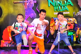 Xuân Bắc cùng hai quý tử quậy tưng bừng tại buổi ra mắt phim “Ninja rùa”