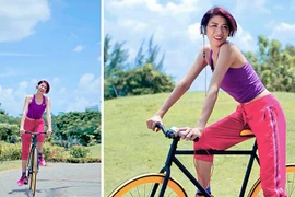 Trang Khàn đạp xe khoe dáng chuẩn