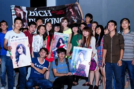 Bích Phương Idol rạng rỡ trong vòng tay người hâm mộ