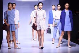 Kha Mỹ Vân Và dàn mẫu Next Top nội bật trên sàn diễn