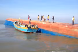 Chìm tàu trên sông Soài Rạp, 5 thuyền viên mất tích