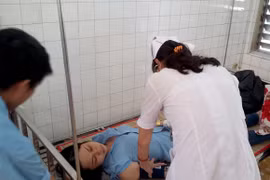 Gần 90 công nhân bị ngộ độc nghi do ăn bún riêu đã xuất viện