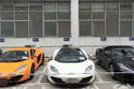 12 người Hồng Kông đua siêu xe trên đường phố Thâm Quyến