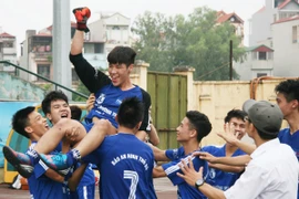 Giải bóng đá HS THPT Hà Nội năm 2014: Quyết liệt giành tấm vé bán kết