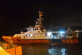 Vượt bão số 4, cứu một thủy thủ bị gãy xương đùi