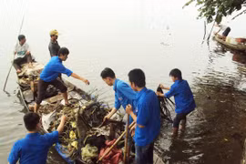 Lãnh đạo Hà Nội sẽ tham gia dọn vệ sinh sông Tô Lịch