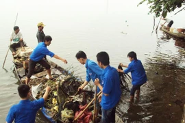 Lãnh đạo Hà Nội sẽ tham gia dọn vệ sinh sông Tô Lịch