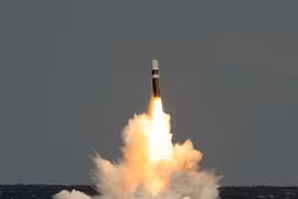 Mỹ phóng tên lửa Trident II, người dân tưởng thiên thạch