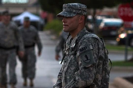 Nhà Trắng bác tin huy động 100.000 binh lính để bắt giữ người nhập cư