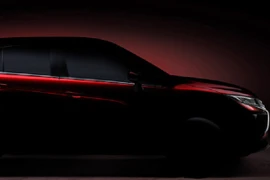 Mitsubishi tung ảnh SUV cạnh tranh với Mazda CX-5 và Honda CR-V