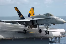 Quá nửa số máy bay hải quân Mỹ "nằm đắp chiếu" vì thiếu ngân sách