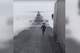 Trực thăng Mi-8 hạ xuống cao tốc để phi công hỏi đường... lái xe tải