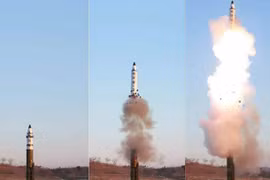 Cận cảnh Triều Tiên "phóng lạnh" tên lửa Pukguksong-2