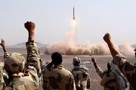 Iran tập trận rầm rộ sau lệnh trừng phạt của Mỹ