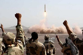 Iran tập trận rầm rộ sau lệnh trừng phạt của Mỹ