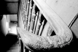 Âm thanh cầu thang gỗ