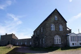 Rao bán khách sạn có người ngoài hành tinh tới thăm