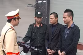 Tổ Y15-141 bắt 2 đối tượng tàng trữ vũ khí