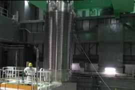 Vận chuyển các thanh nhiên liệu ra khỏi nhà máy Fukushima Daiichi