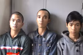 Bắt nhóm đối tượng đòi thu tiền bảo kê quán tẩm quất